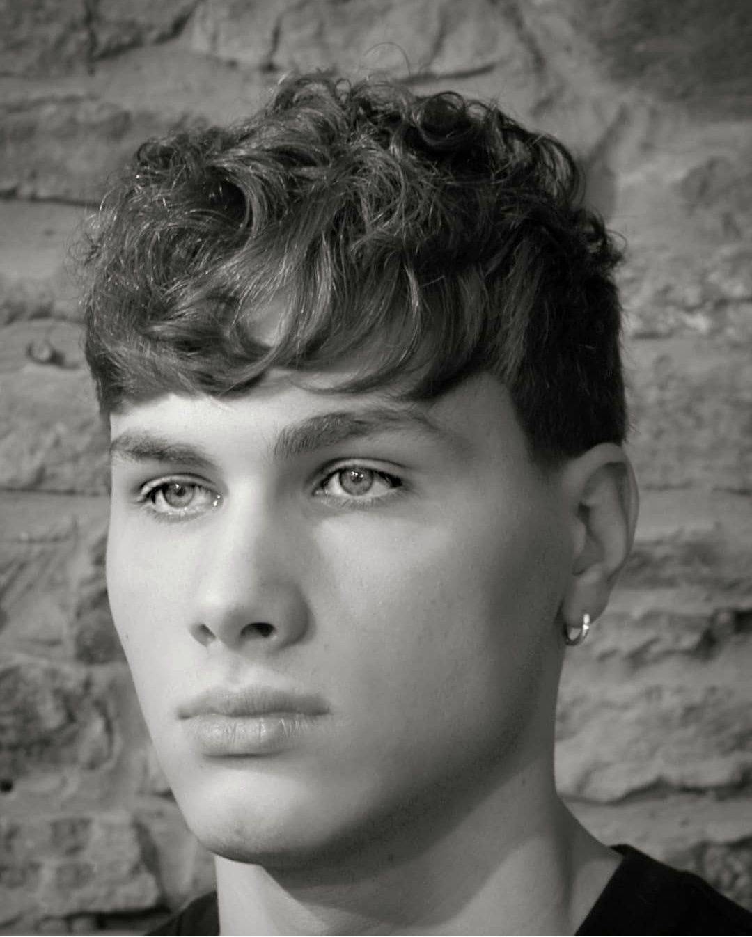 Curly fringe cut in black and white