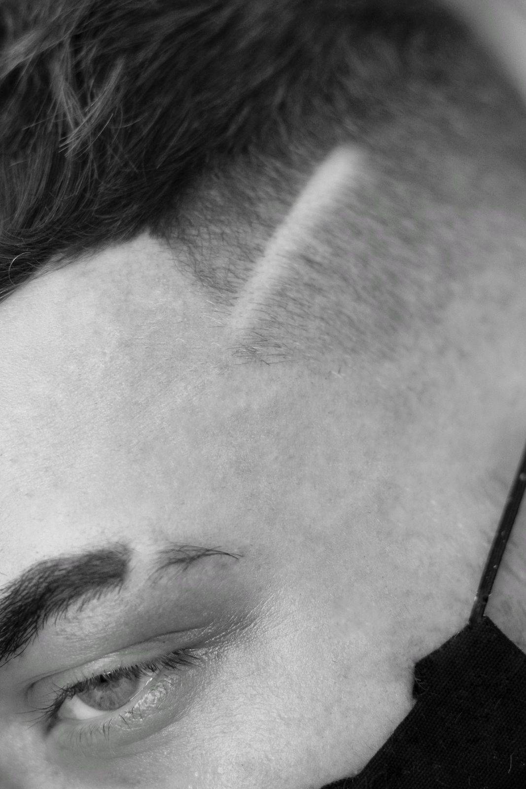 Fade with a design line, close up